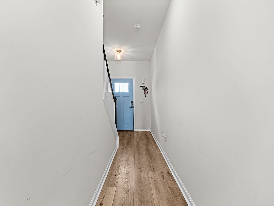 1st image of 326 Raven Ln