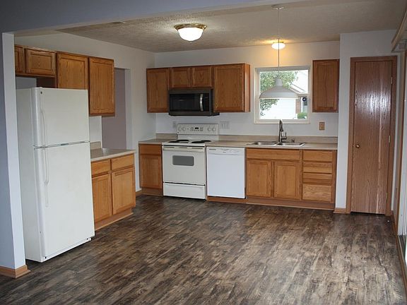 4th image of 7402 Heaton Cir