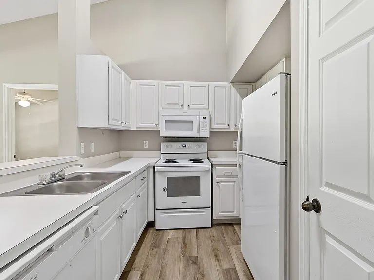 10000 SW 52nd Ave #159 — Photo 6