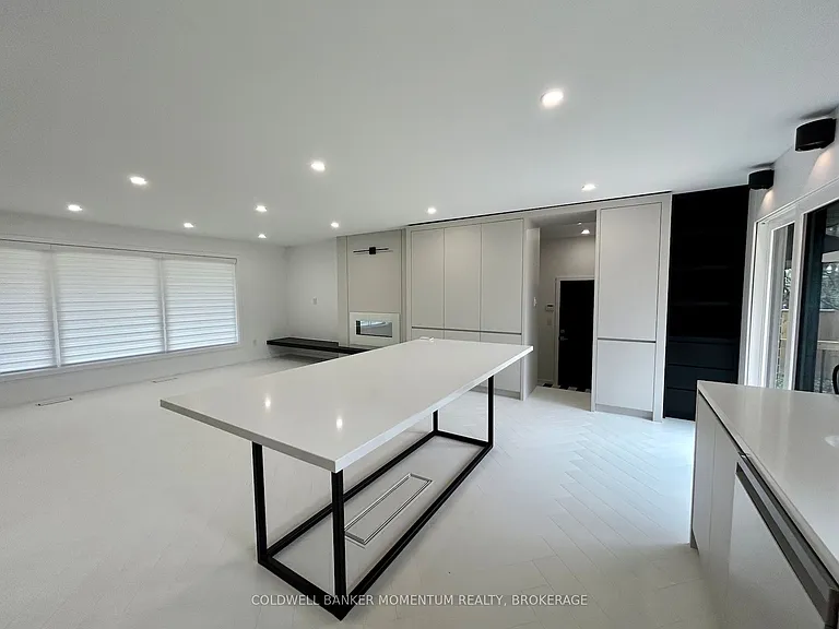 413 Queenston Rd — Photo 15