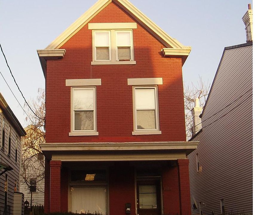 2328 STRATFORD