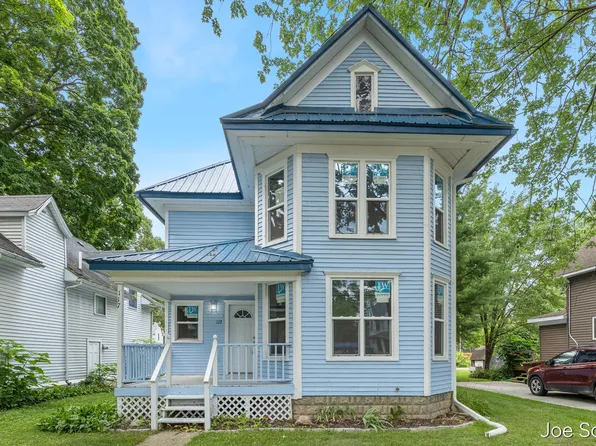 117 E Wright Ave, Shepherd, MI 48883