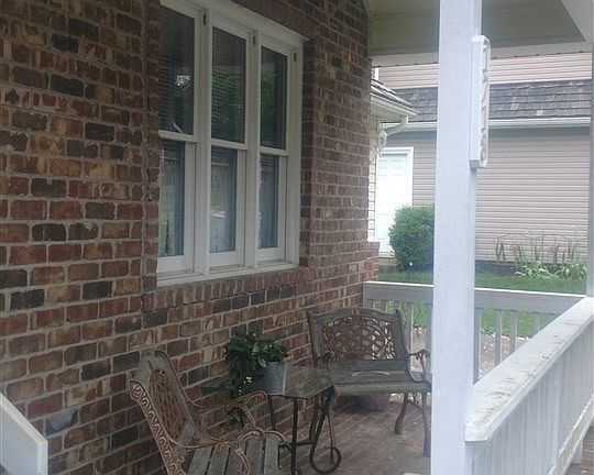 3rd image of 1718 E Camby Ln