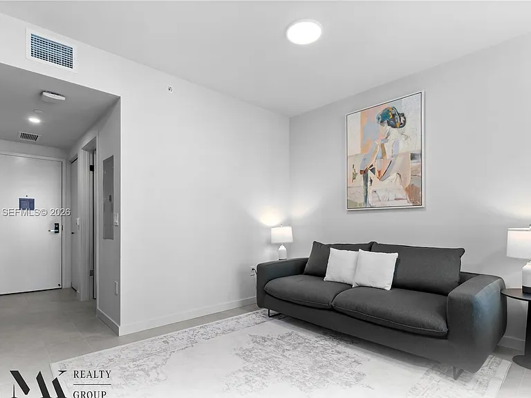 121 NE 5th St #3200 — Photo 5