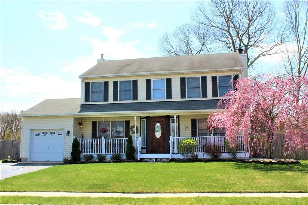 37 Cherry Blossom Dr photo 1