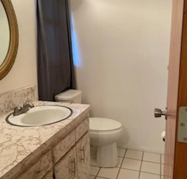 Guest bathroom.