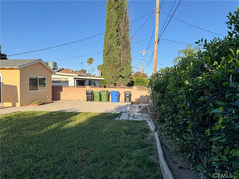 22908 Lull St — Photo 16
