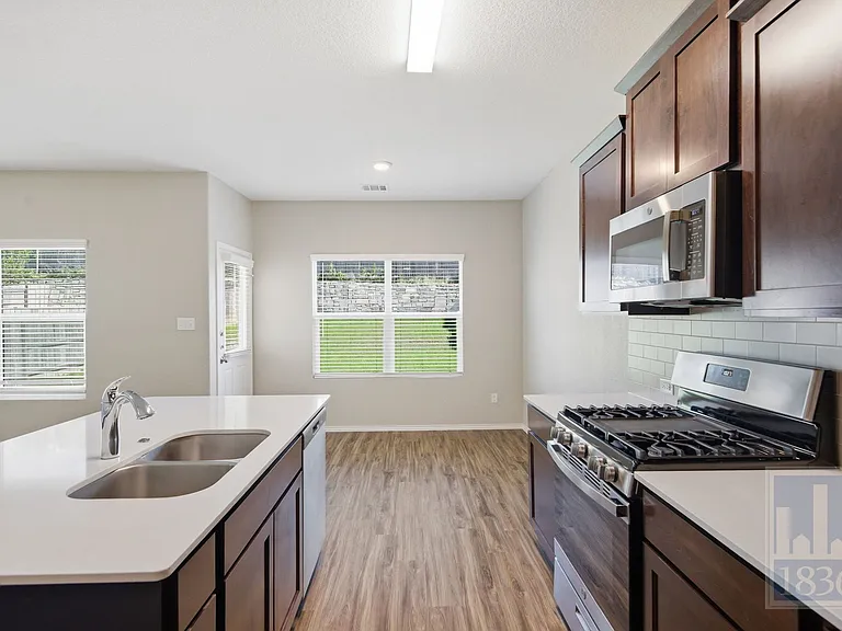 108 Wind Flower Ln — Photo 6