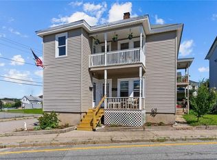 15 Roberts St, West Warwick, RI 02893