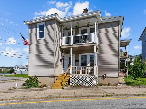 15 Roberts St, West Warwick, RI 02893