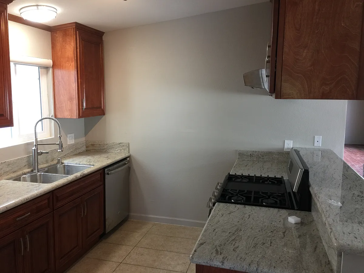 Kitchen - 306 Larsson St