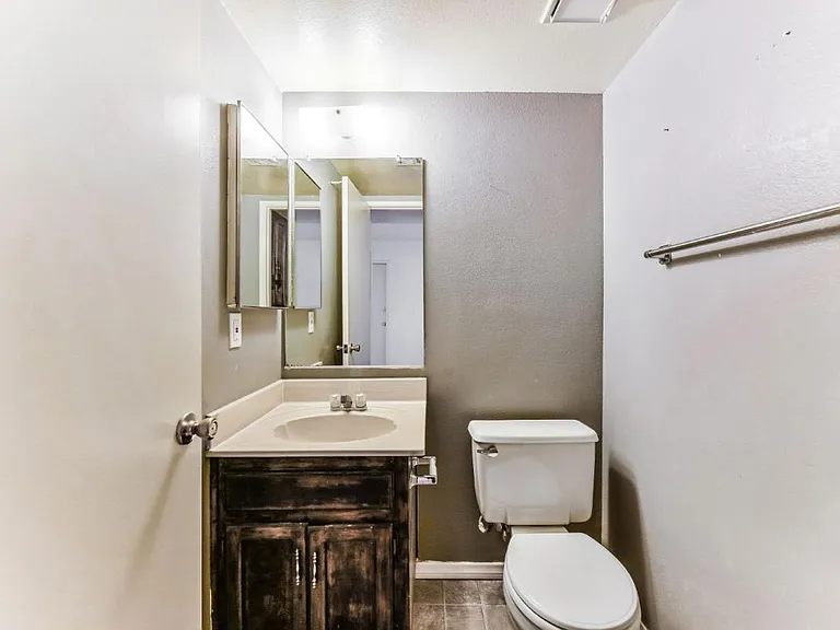 1020 W Atkins Ave #B — Photo 6