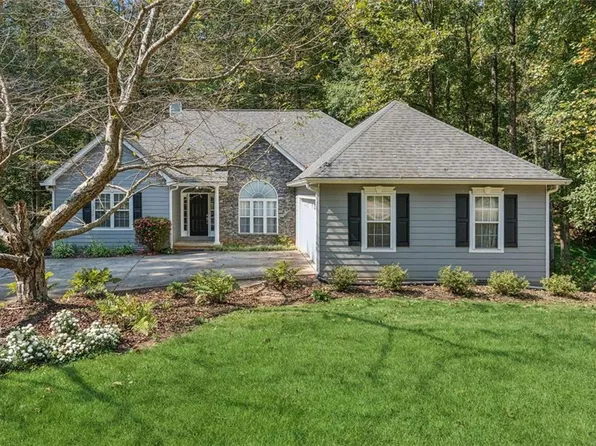 1060 Regency Park Dr, Braselton, GA 30517