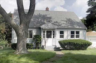 2nd image of 840 Orleans Ave