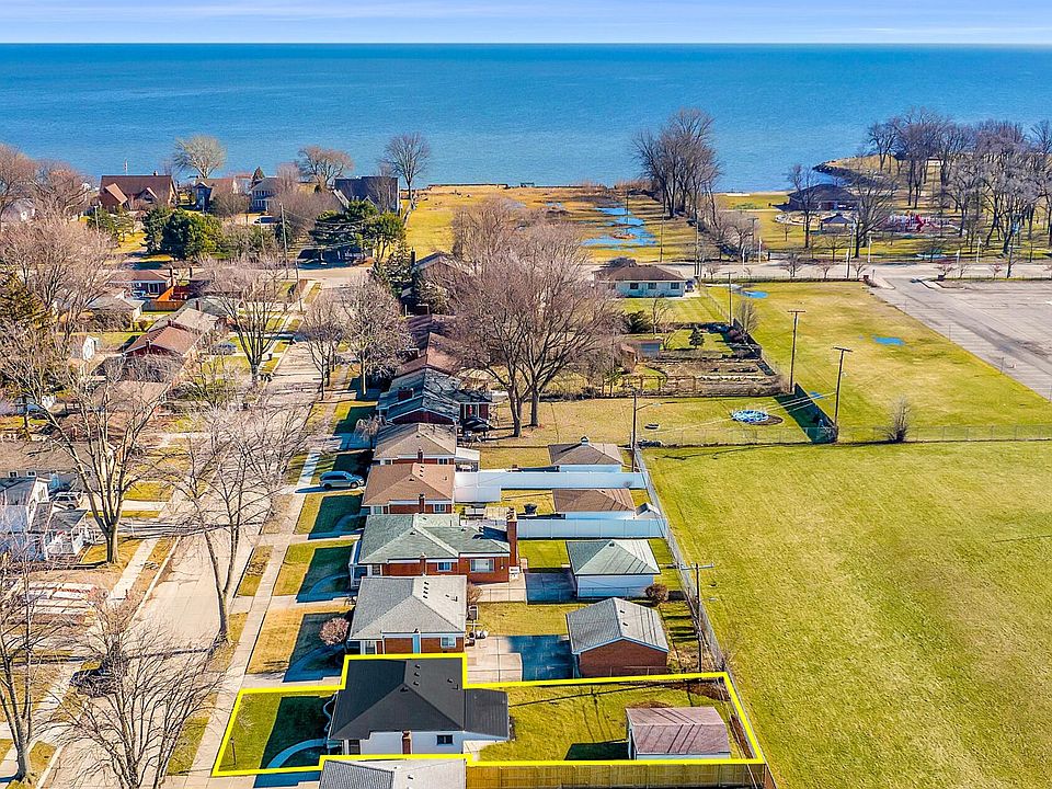 23440 Playview St, Saint Clair Shores, MI 48082 | Zillow