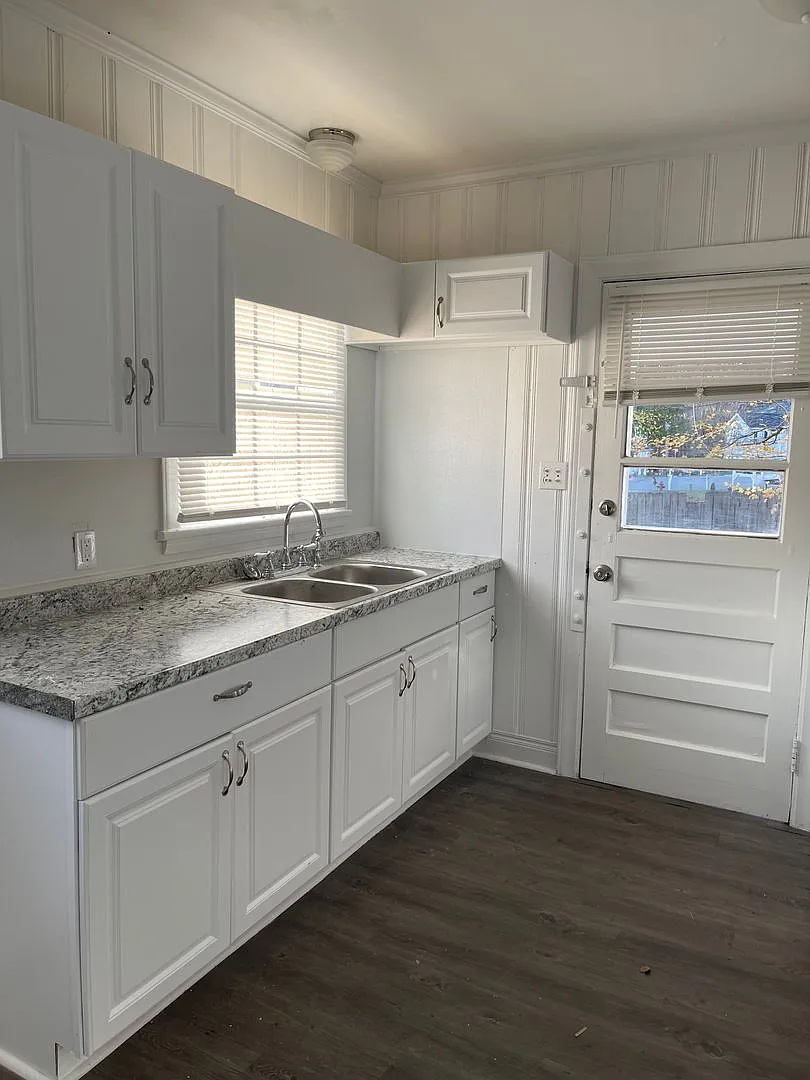 Charming 3BR, 1BA Home in Creedmoor! — Photo 4