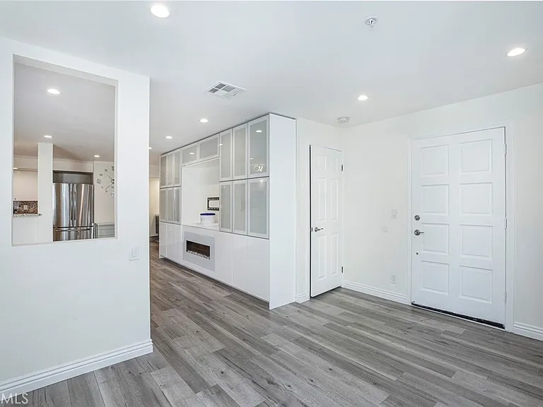 110 W Maple St #30 — Photo 4