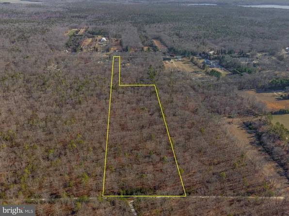 989 Carmel Rd, Millville, NJ 08332