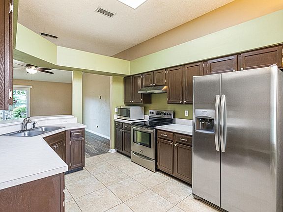 5th image of 8989 BRIDGECREEK Drive W
