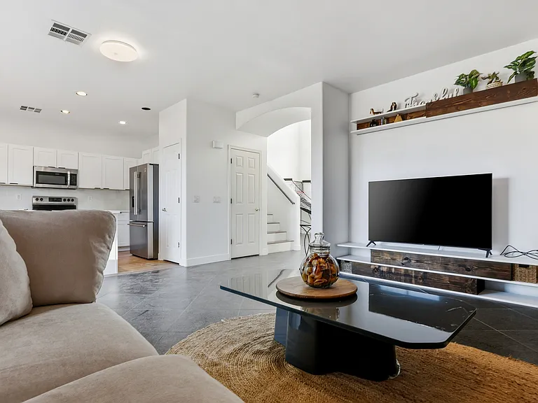 220 W Beechnut Pl — Photo 25