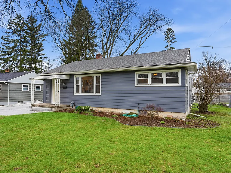 831 Loyola Dr — Photo 47