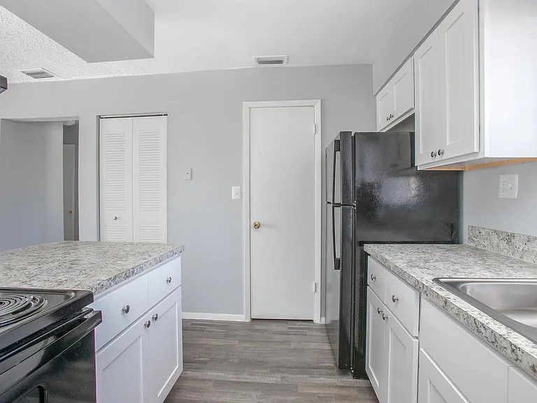 Woodhollow Aartments — Photo 12