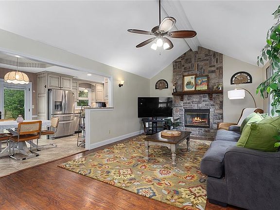 5th image of 510 NE Fox Trail Dr