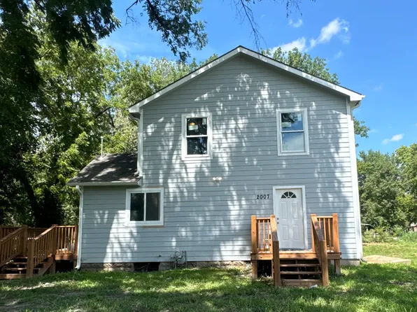 2007 NW Taylor St, Topeka, KS 66608