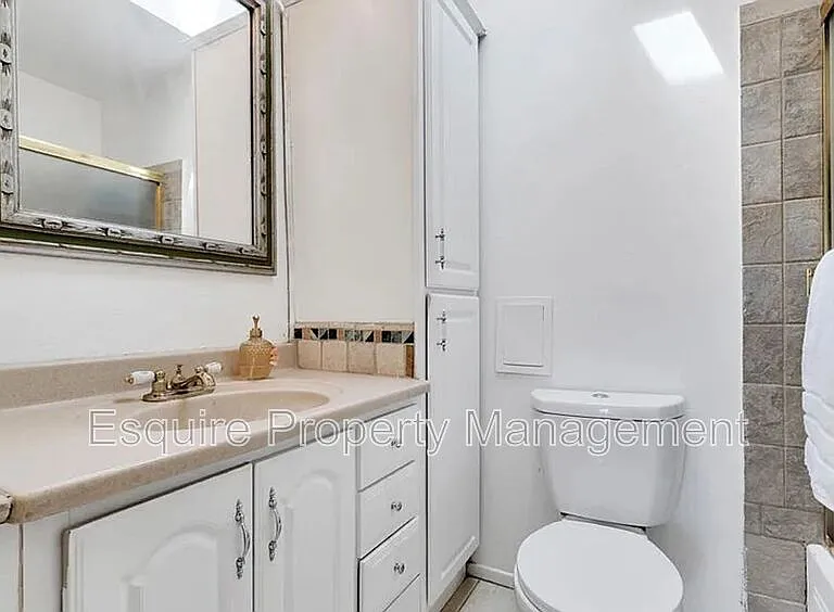 906 Granby St — Photo 21