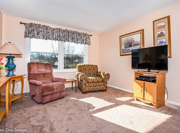 2nd image of 1024 W Elmwood Ln