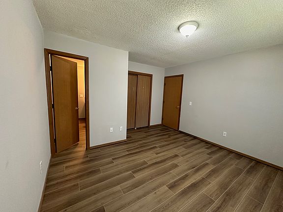 2nd image of 252 W Overlook Dr
