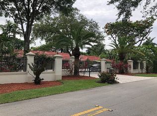 10390 SW 60th Pl, Pinecrest, FL 33156