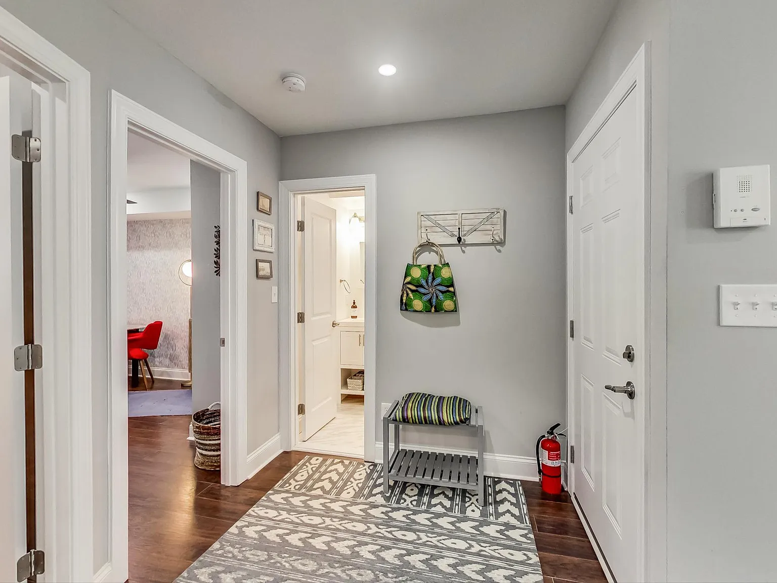 2 bed, 872 sqft, $2,900 — Photo 4
