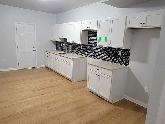 4th image of 1322 N Carey St