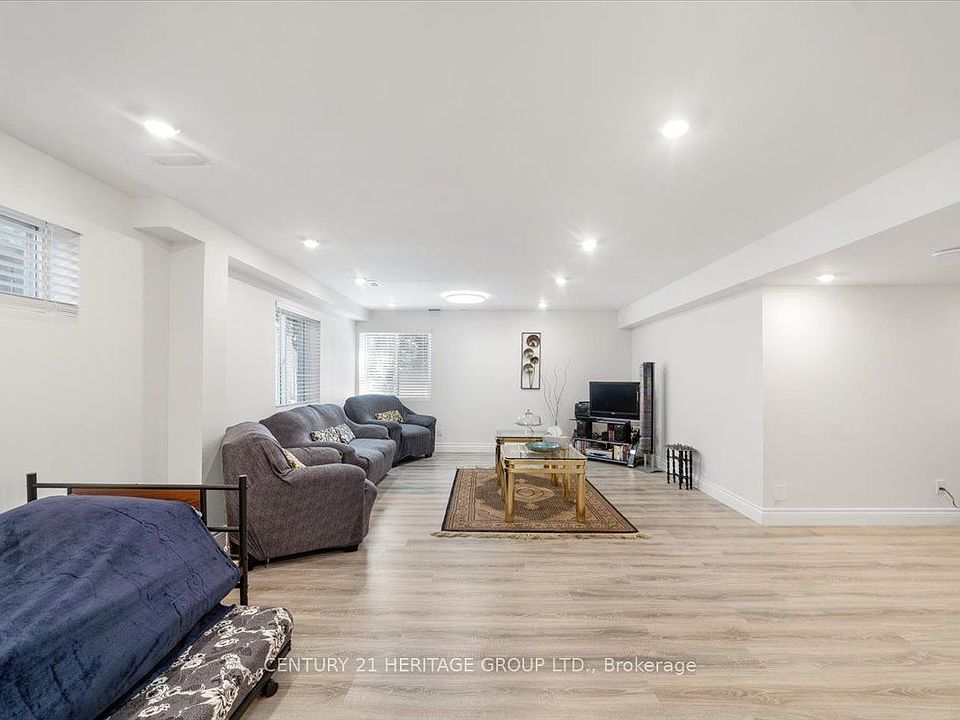 1st image of 47 Stollar Blvd