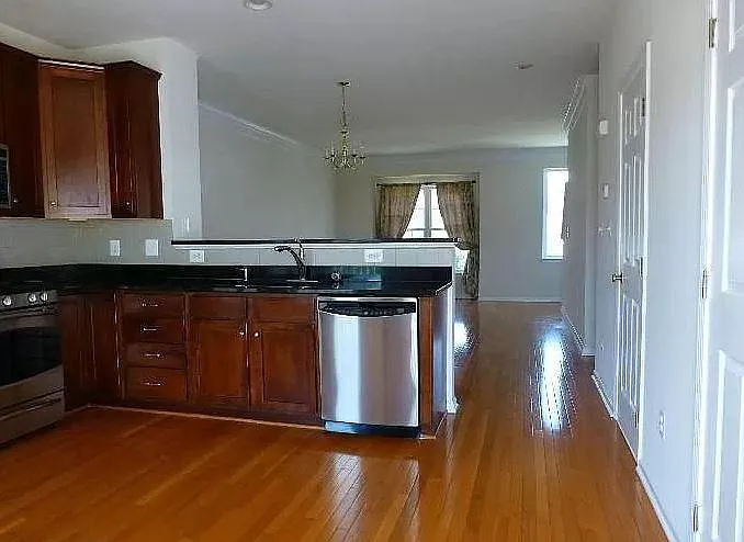 4 bed, 3.5 bath, 1510 sqft, $3,050 — Photo 4