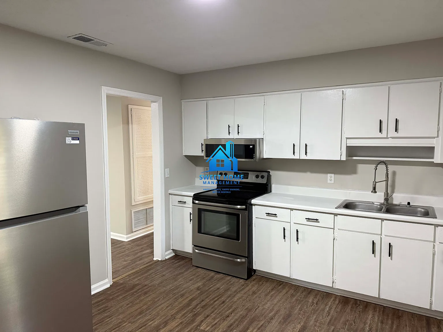 3 bed, 1056 sqft, $1,700 — Photo 2