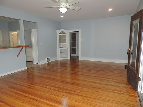 5th image of 1318 Montgomery Ave