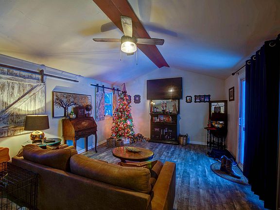 2nd image of 270 W Sanilac Rd