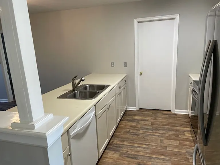 2014 Henderson Dr — Photo 9