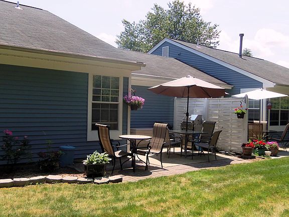 3rd image of 970 Thornbury Lane #B
