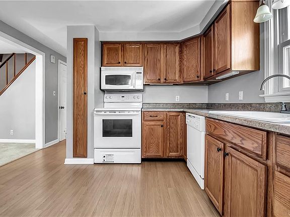 5th image of 138 Cantwell Dr