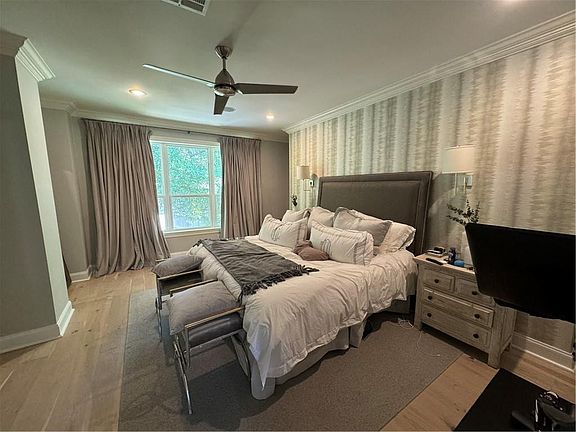 4th image of 215 Ridgewood Dr