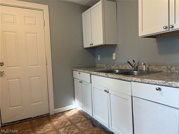 3rd image of 621 Creedmore Ave