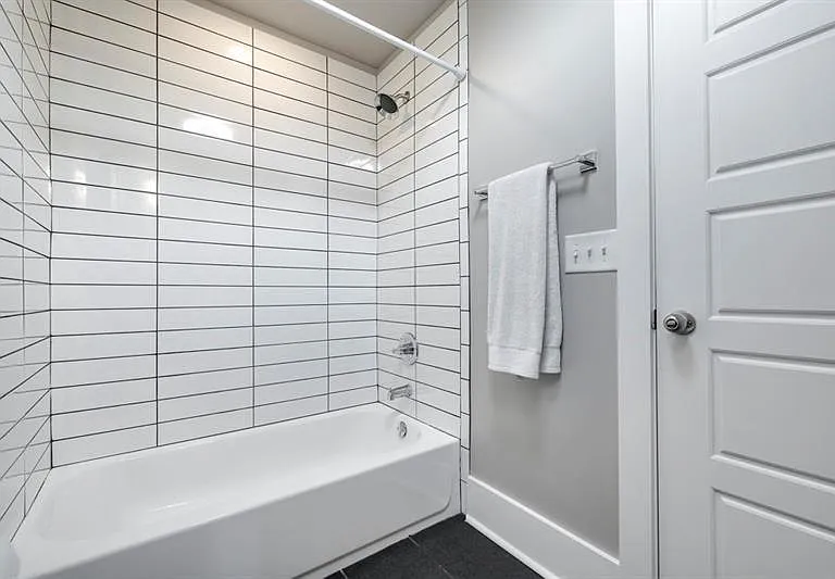 1921 Walthall Dr NW — Photo 24