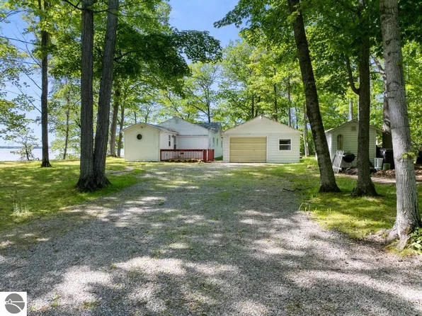 7426 Paradise Trl, Carp Lake, MI 49718