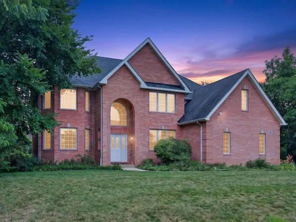 1605 Myrtle Park St, Roselle, IL 60172