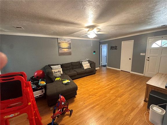 4th image of 159 Longview Rd