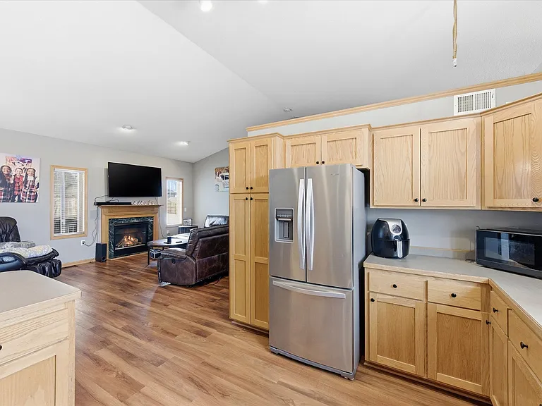 701 E Beaver St — Photo 4