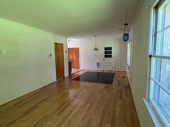4th image of 4207 Lakeview Dr NW